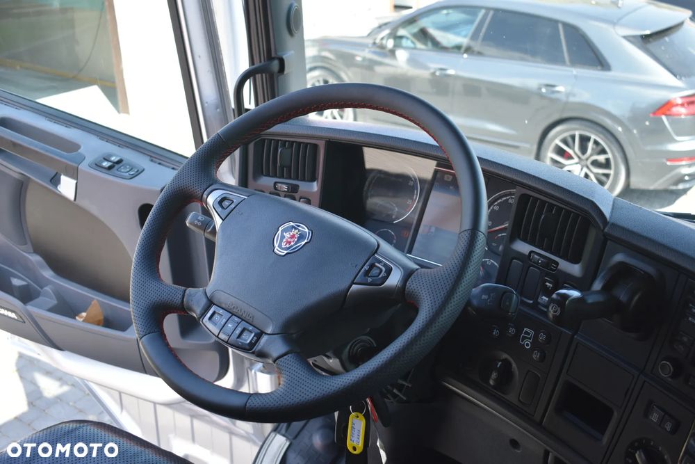 Scania R450 // CROWN EDITION // NAVI // FULL LED TYŁ I PRZÓD // SKÓRY // METALIK // DUŻA NAVI // KLIMA POSTOJOWA // - 32