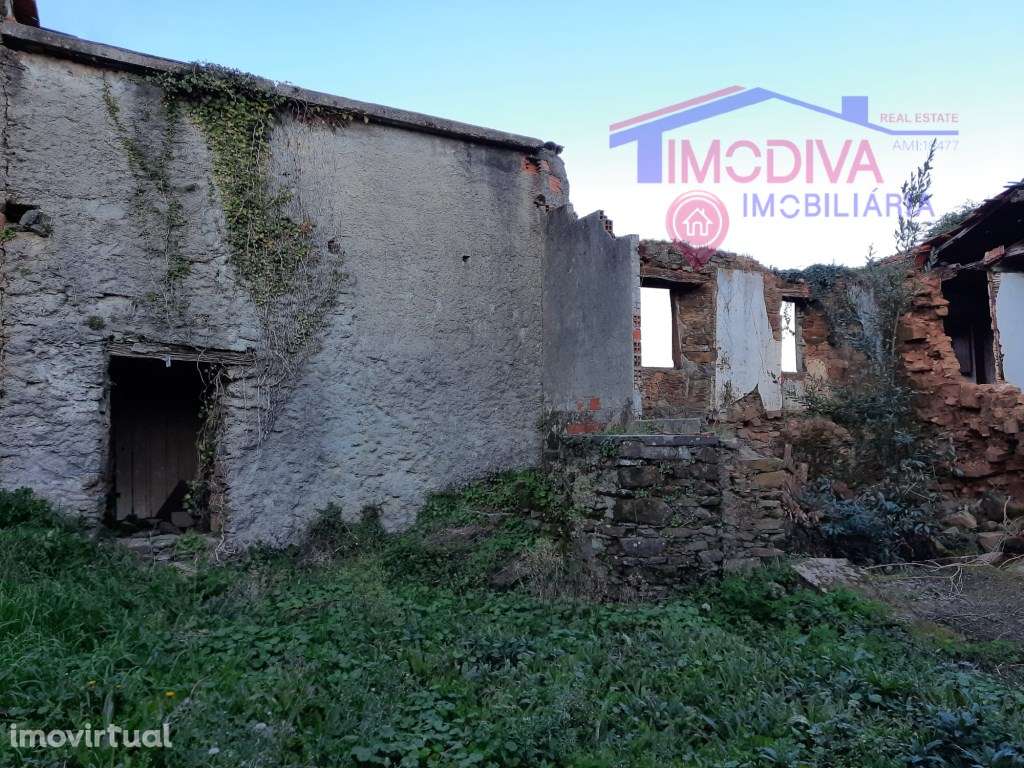 Ruínas para reabilitação em Castanheira de Pera - Grande imagem: 2/15