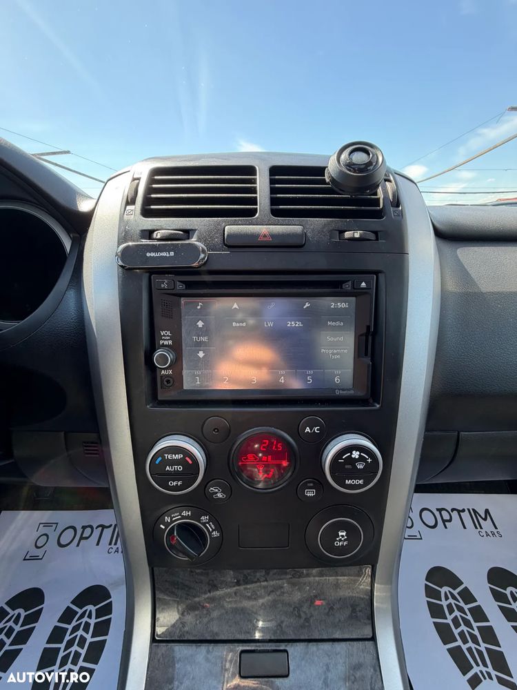 Suzuki Grand Vitara 1.9 DDIS JLX - 11