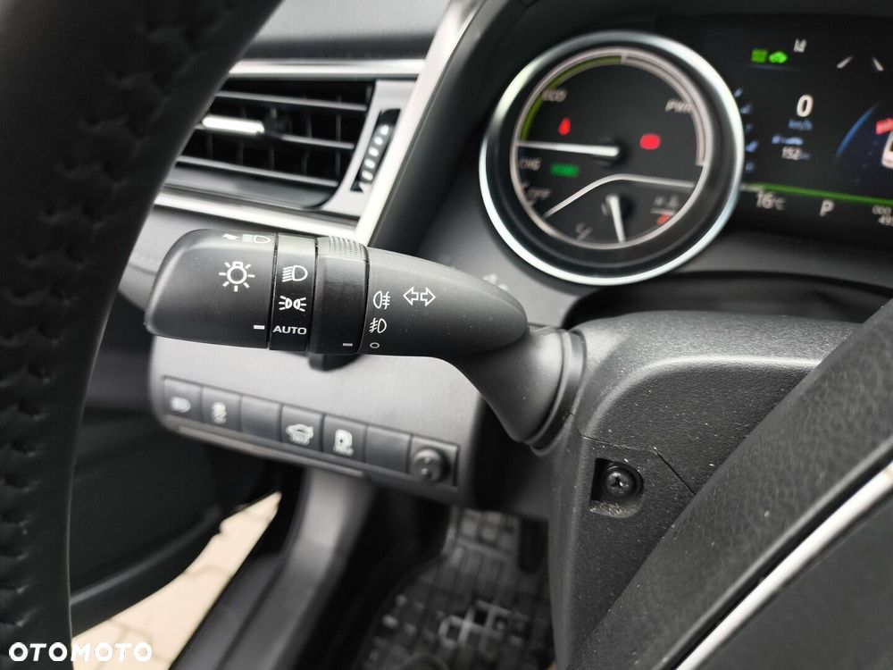 Toyota Camry 2.5 Hybrid Comfort CVT - 25