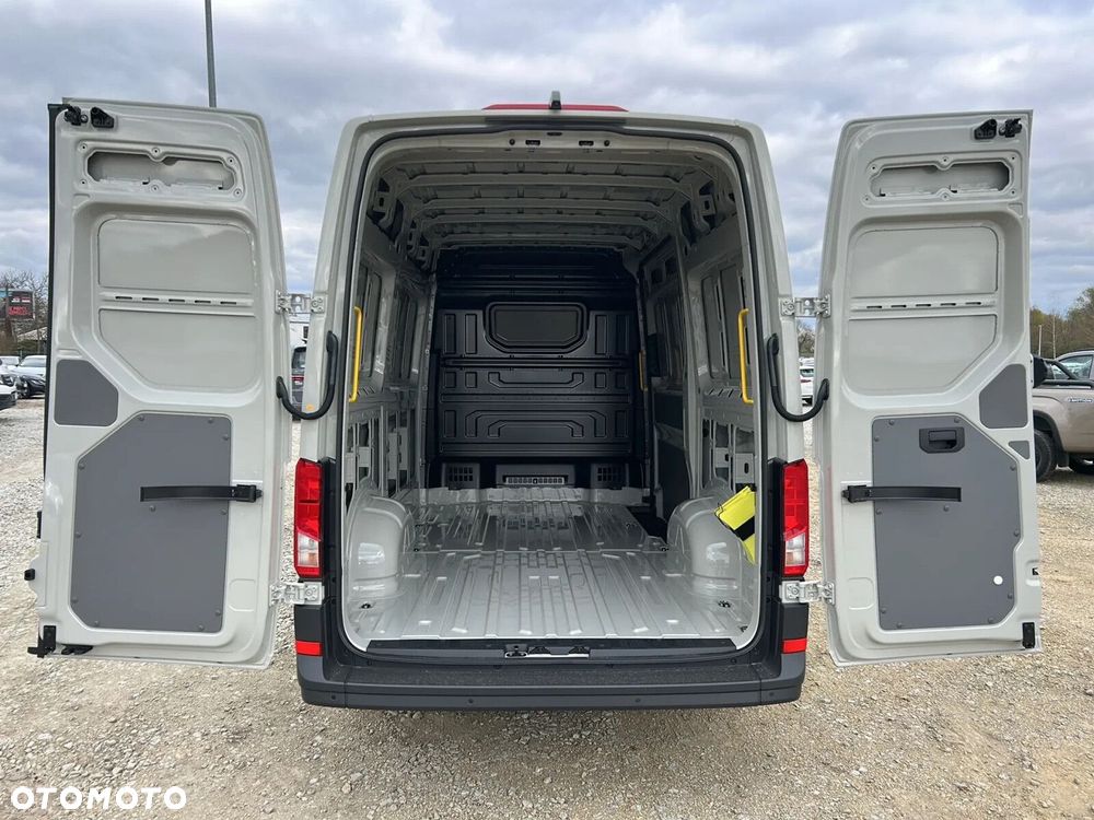 Volkswagen Crafter 35 Furgon L3/H2, 2.0 TDI 140 KM, Wysoki dach, r.o. 3640mm - 14