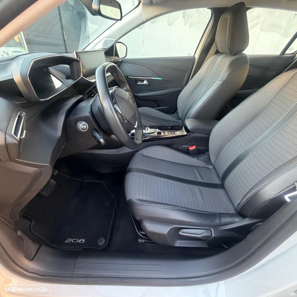 Peugeot e-208 Allure+ - 32