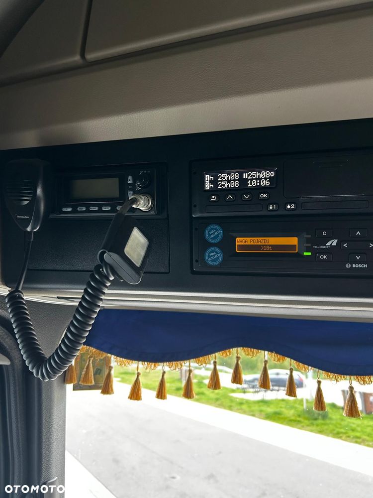 Mercedes-Benz 1832 - 19