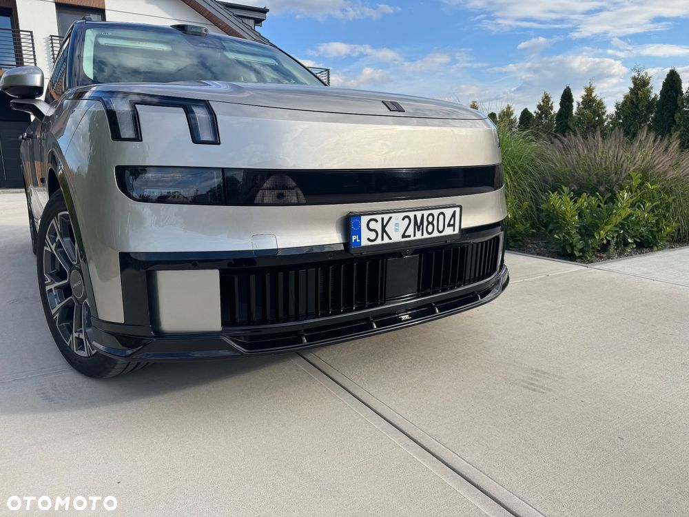 Lynk & Co 900 - 10