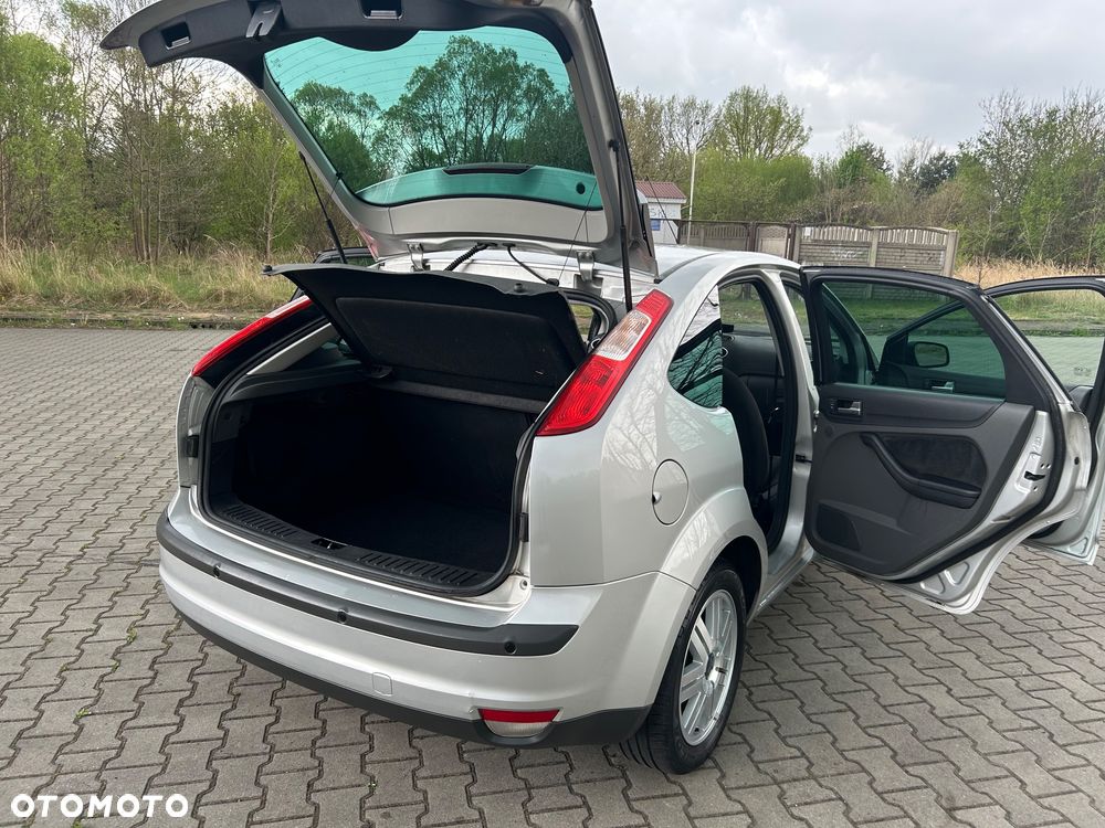 Ford Focus Ghia - 10