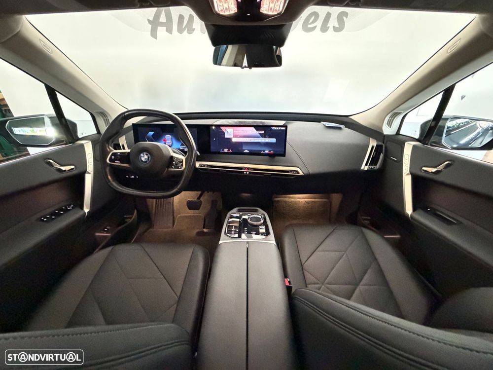 BMW iX xDrive 40 - 17