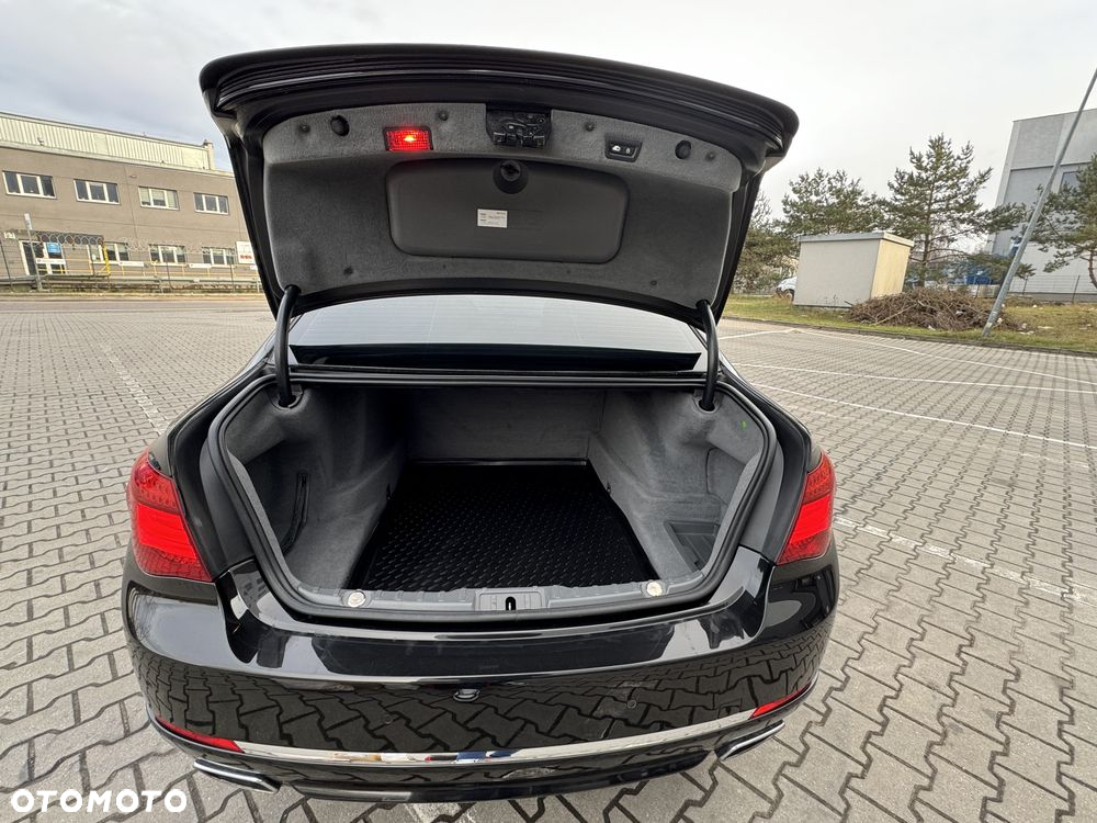 BMW Seria 7 740d xDrive - 11