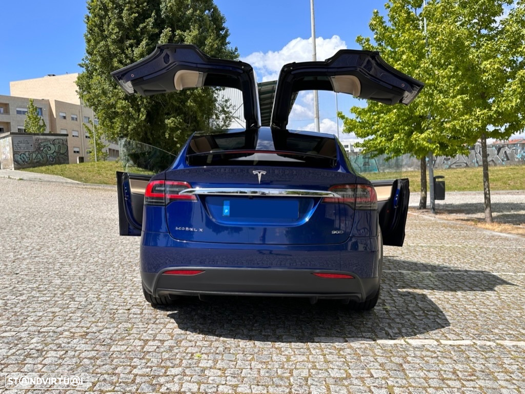 Tesla Model X 90D - 25