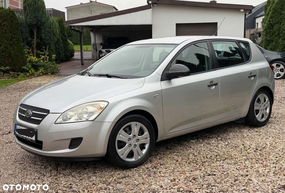 Kia Ceed - 8
