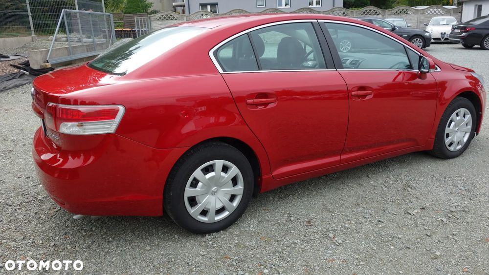 Toyota Avensis 1.8 Sol - 11