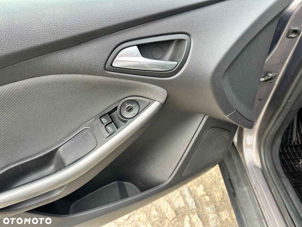 Ford Focus 1.6 Ambiente Start - 18