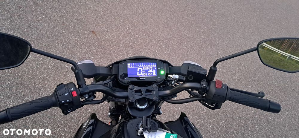 Suzuki GSX - 27