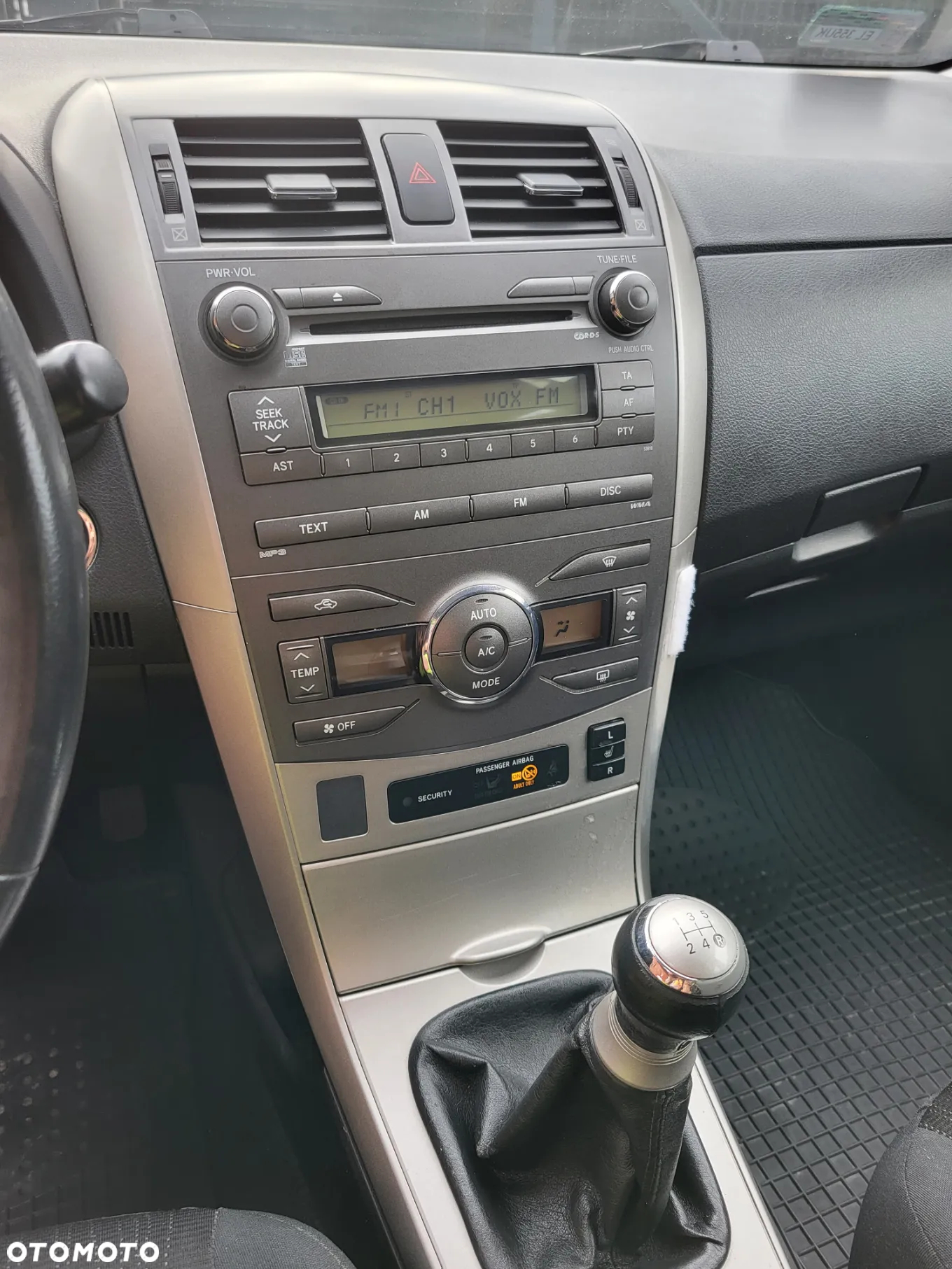 Toyota Corolla 1.6 VVT-i Sol Start - 4