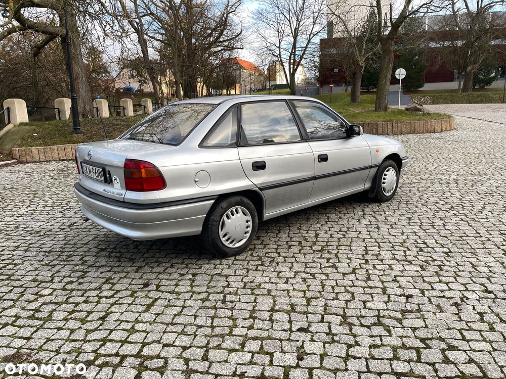 Opel Astra 1.4 GL - 33