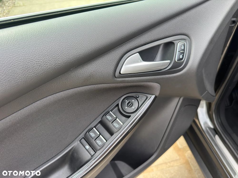 Ford Focus 1.0 EcoBoost Titanium - 24