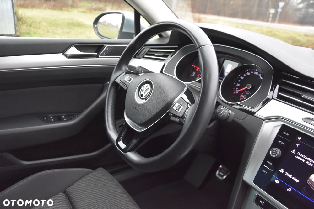 Volkswagen Passat - 26