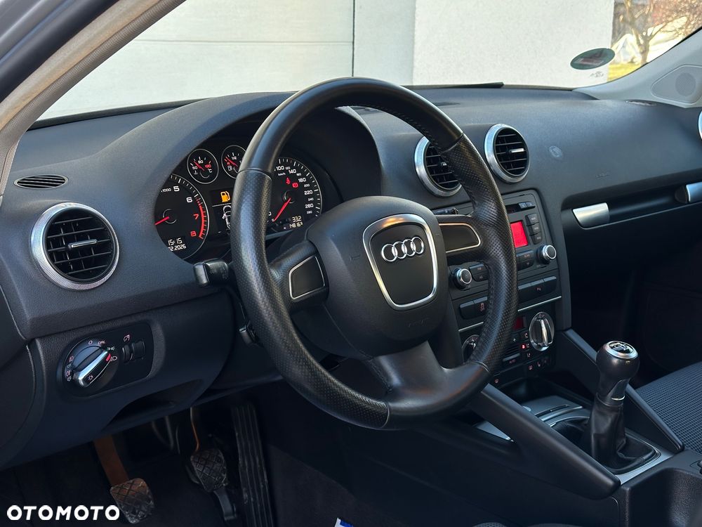 Audi A3 Sportback 1.6 S line Sportpaket plus - 17