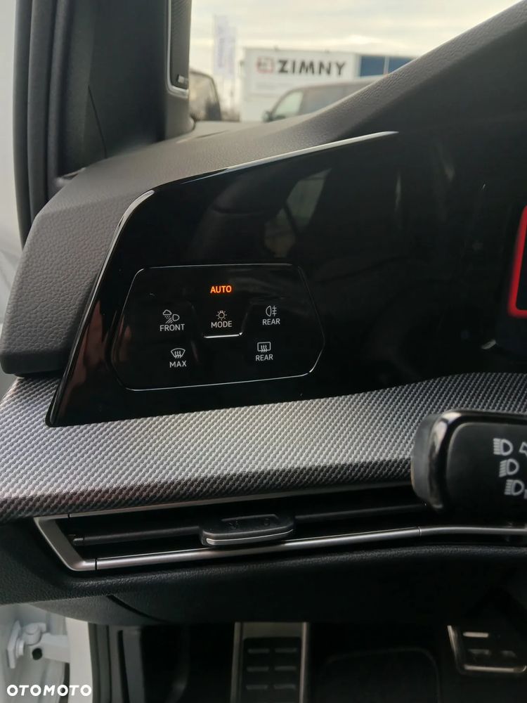 Volkswagen Golf 1.5 eTSI OPF DSG R-Line - 12