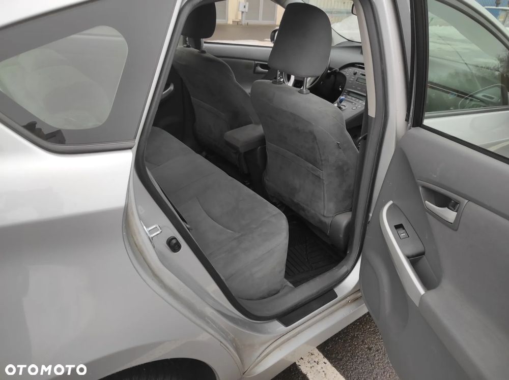 Toyota Prius (Hybrid) Life - 15