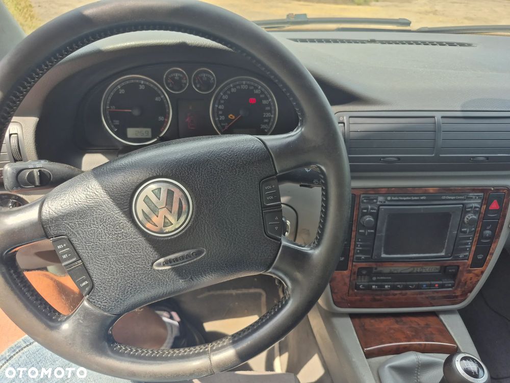 Volkswagen Passat 1.9 TDI 4Mot Highline - 10