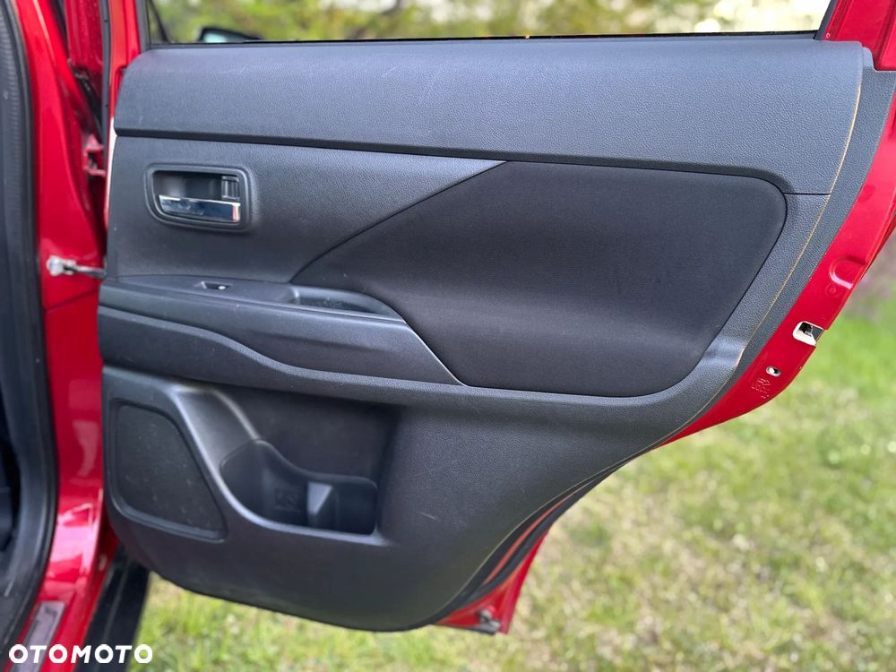 Mitsubishi Outlander 2.0 Intense 4WD CVT - 36