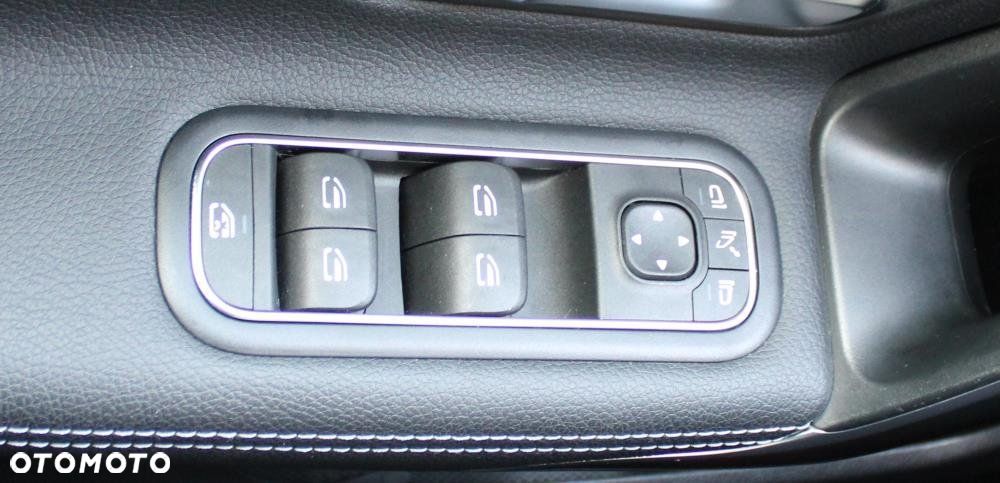 Mercedes-Benz CLA - 12