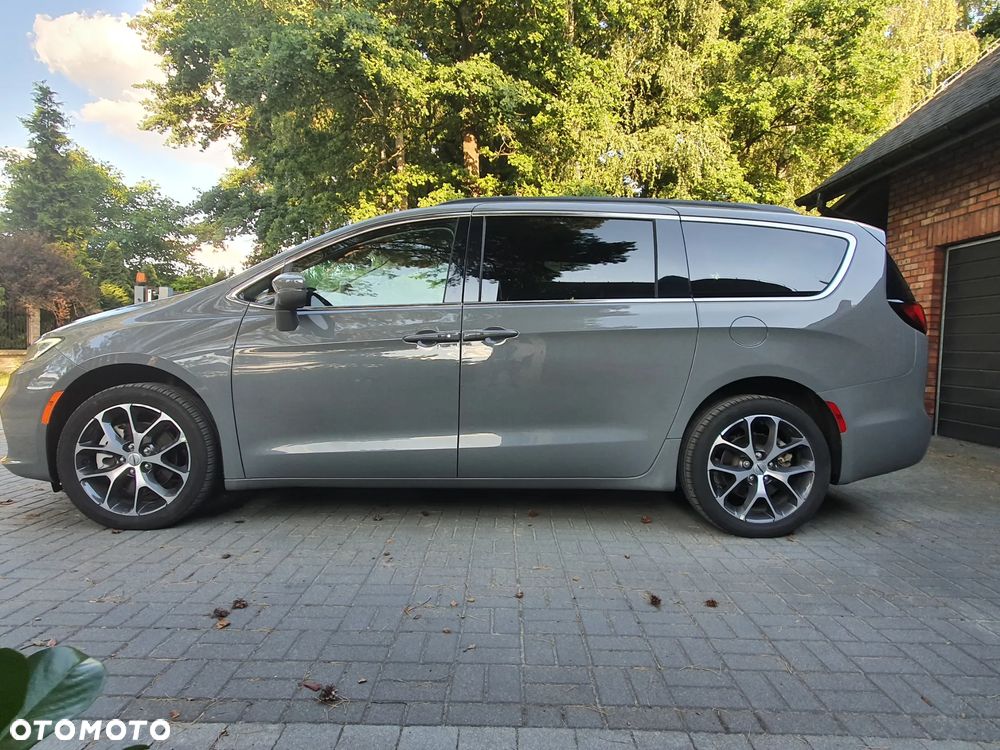 Chrysler Pacifica - 4