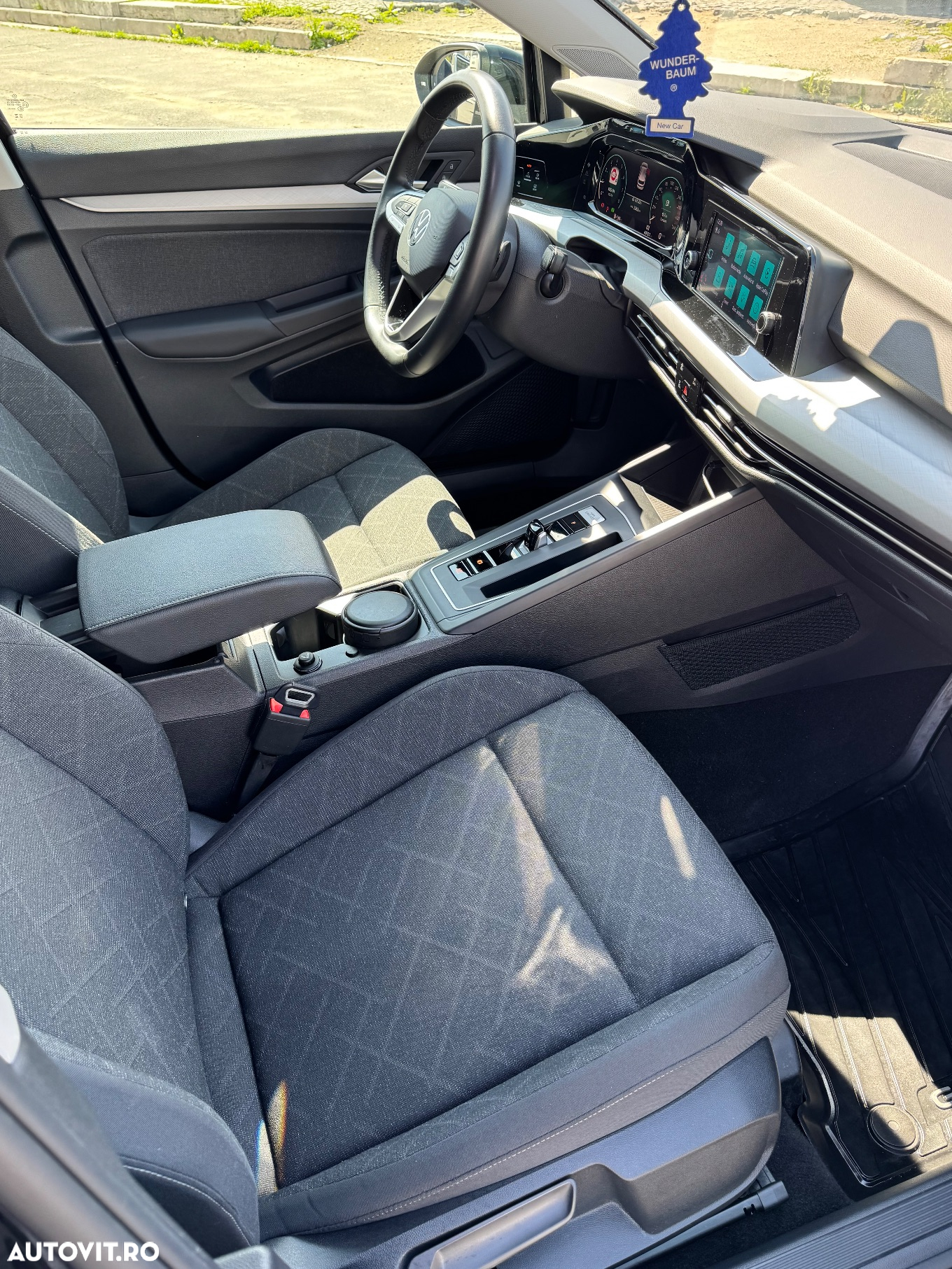 Volkswagen Golf 1.0 eTSI DSG MHEV Life - 9
