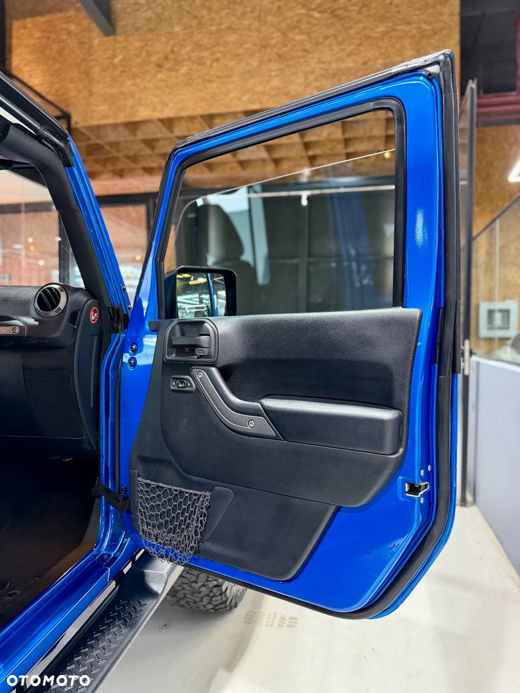 Jeep Wrangler 3.6 Unlim Night Eagle - 31