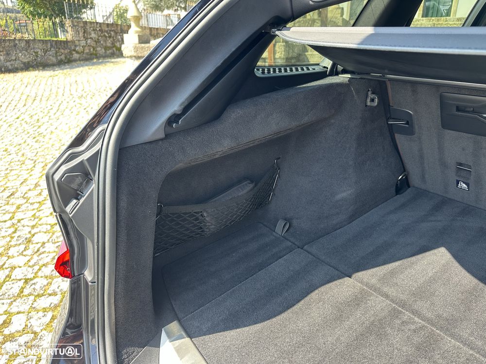 BMW 330 e Pack Desportivo M Pro Auto - 26