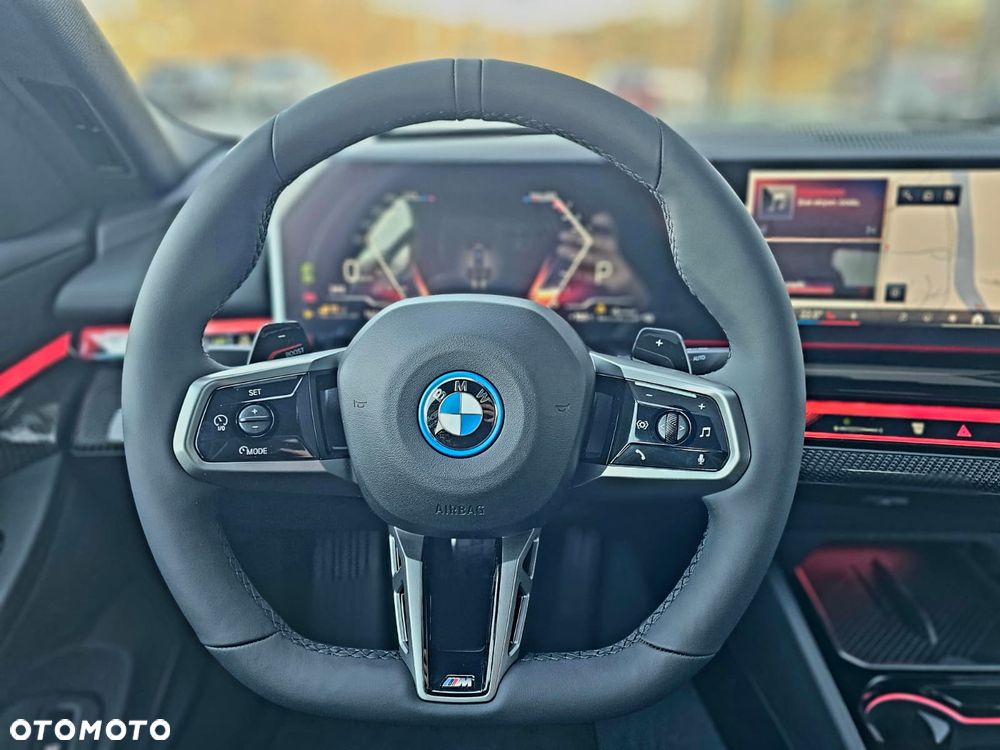 BMW Seria 5 530e xDrive PHEV - 24