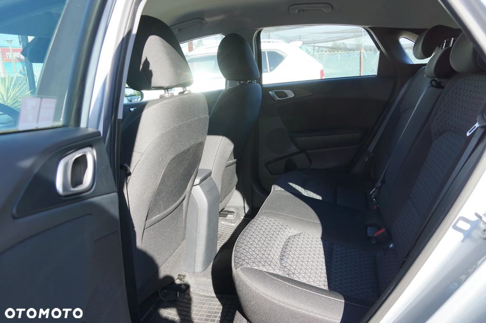 Kia Ceed 1.6 CRDi SCR L - 26