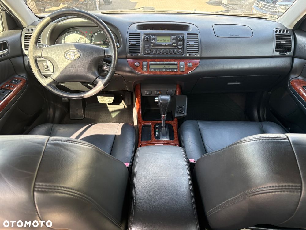 Toyota Camry - 10