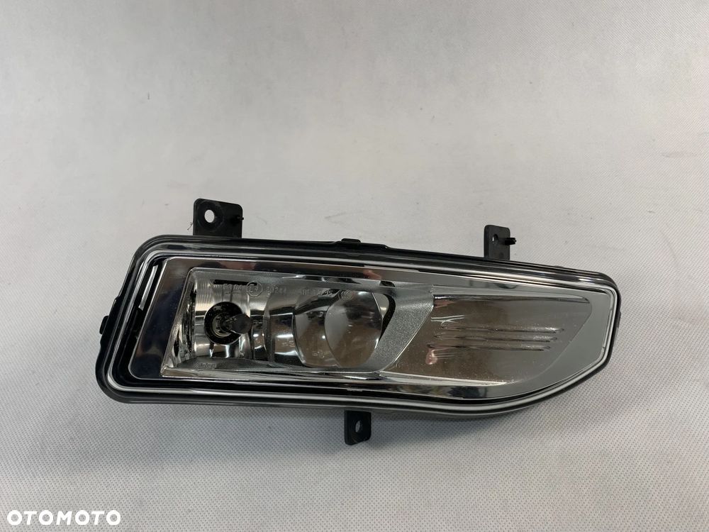 Nissan Qashqai J11 Micra K14 17r Halogen prawy 2017 - 1