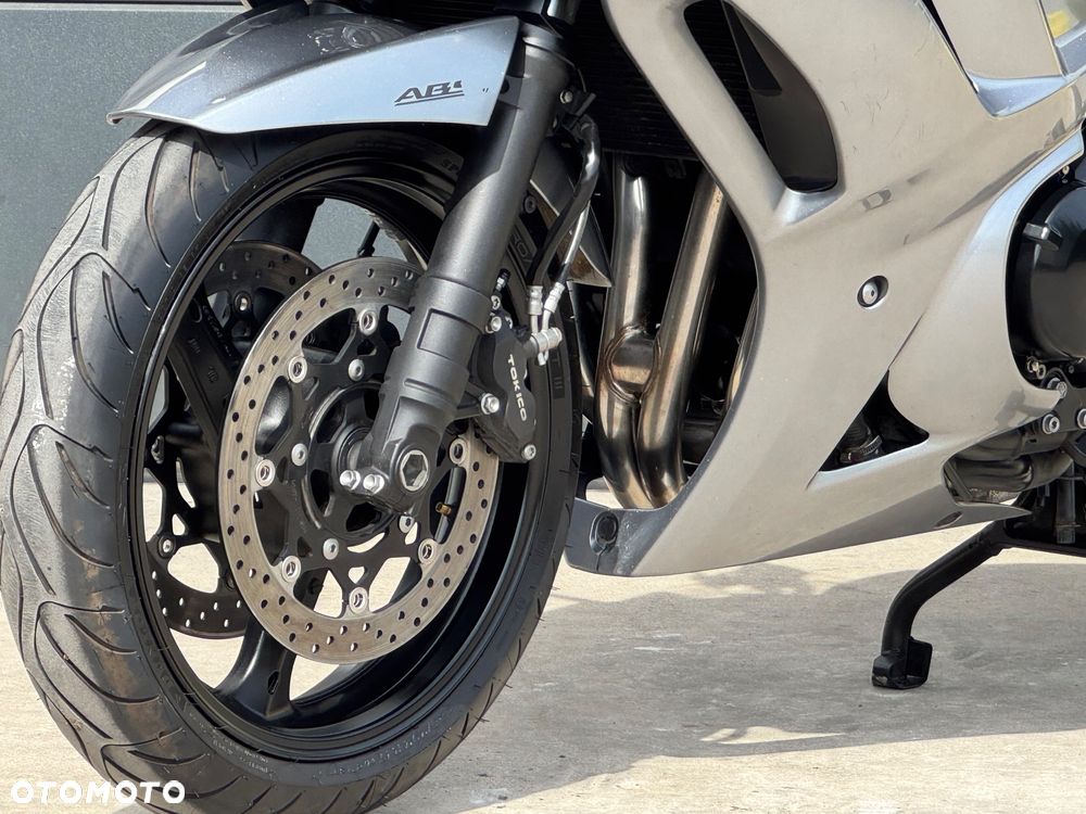 Suzuki GSX - 27