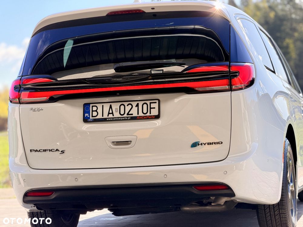 Chrysler Pacifica - 13