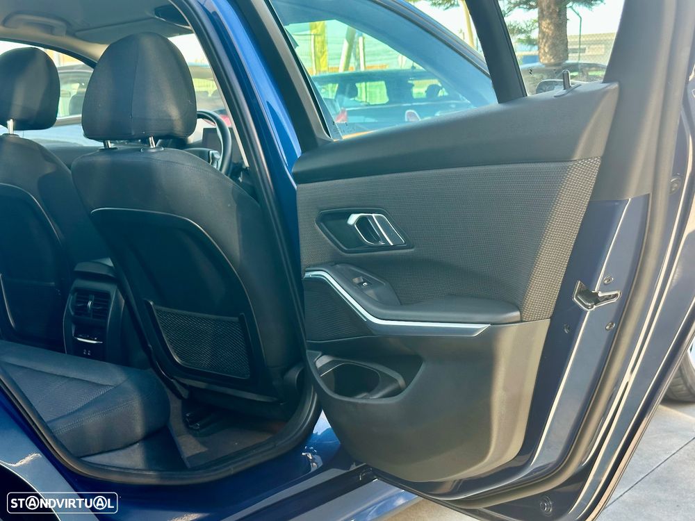 BMW 320 d Auto - 30
