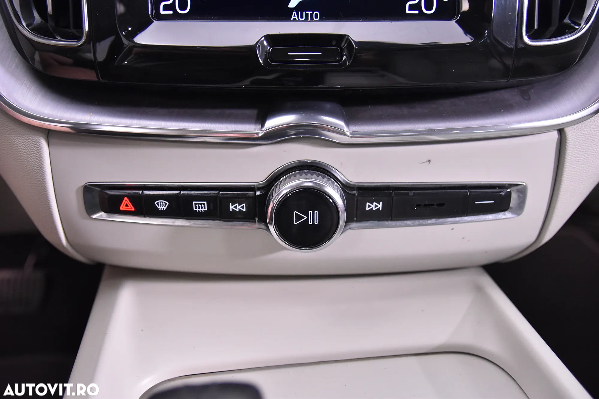 Volvo XC 60 Recharge T8 Twin Engine eAWD Inscription - 17