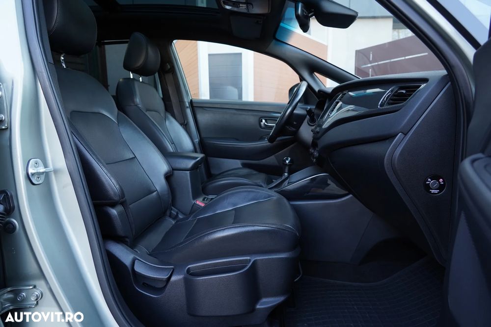 Kia Carens 1.7 CRDi 141 Aut. Dream Team Edition - 13