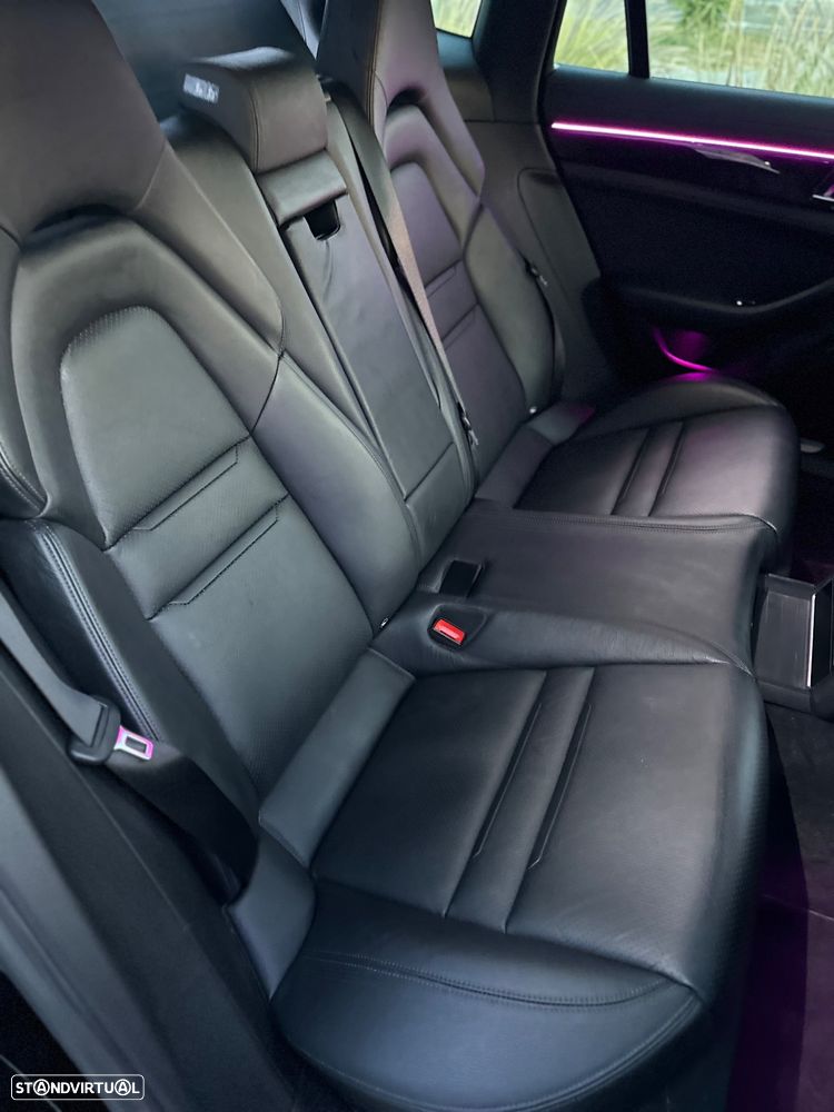 Porsche Panamera 4 E-Hybrid - 26
