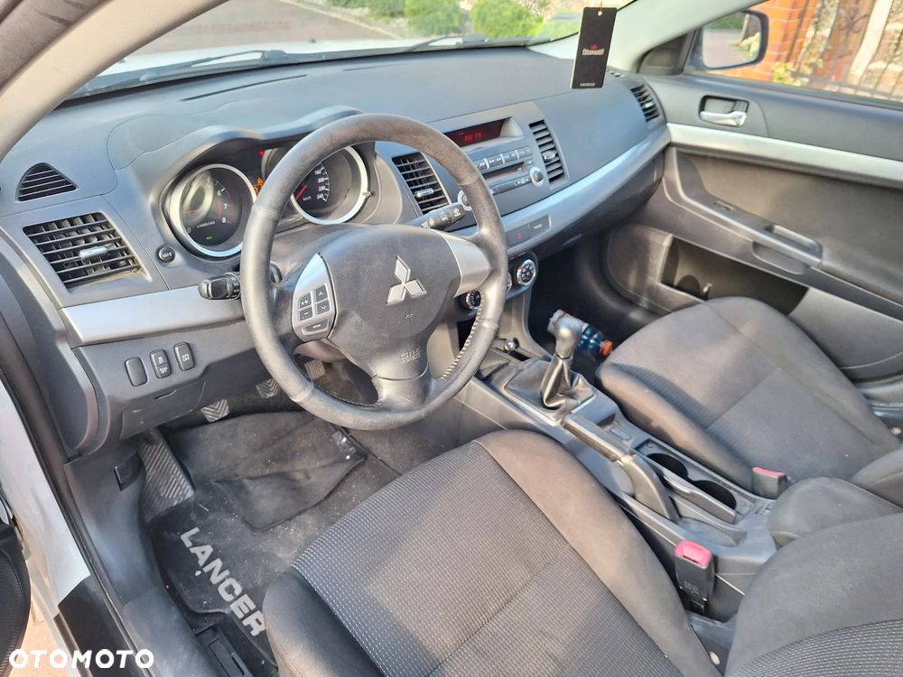 Mitsubishi Lancer 1.6 Inform - 12