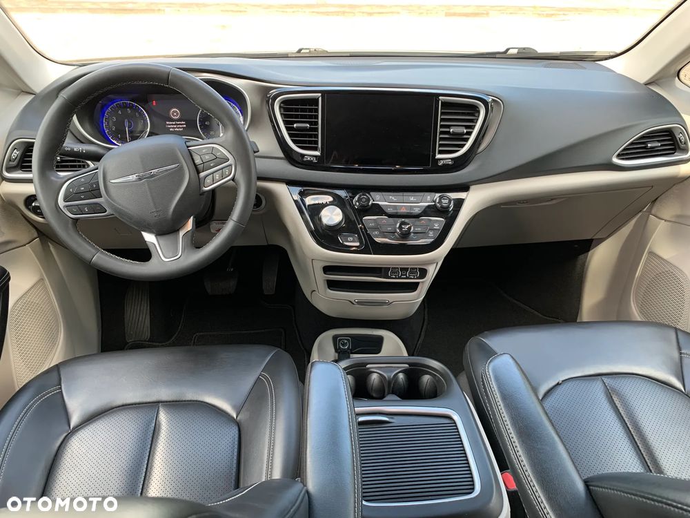 Chrysler Pacifica - 10