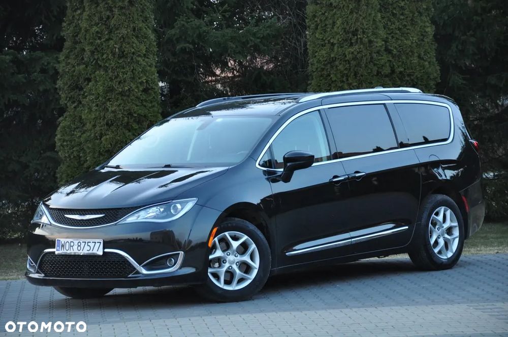 Chrysler Pacifica - 1