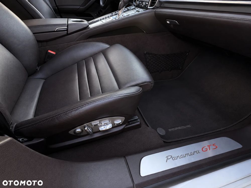 Porsche Panamera GTS - 28
