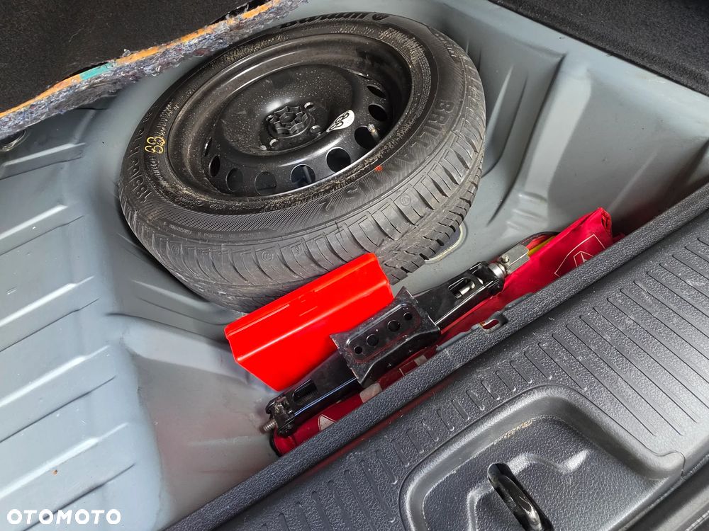 Dacia Logan TCe 90 S&S Stepway Celebration - 23