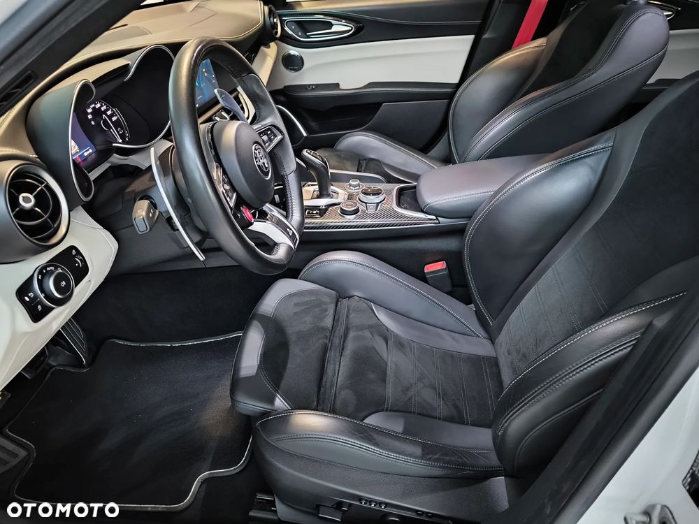 Alfa Romeo Giulia 2.9 Bi Turbo V6 Quadrifoglio - 8