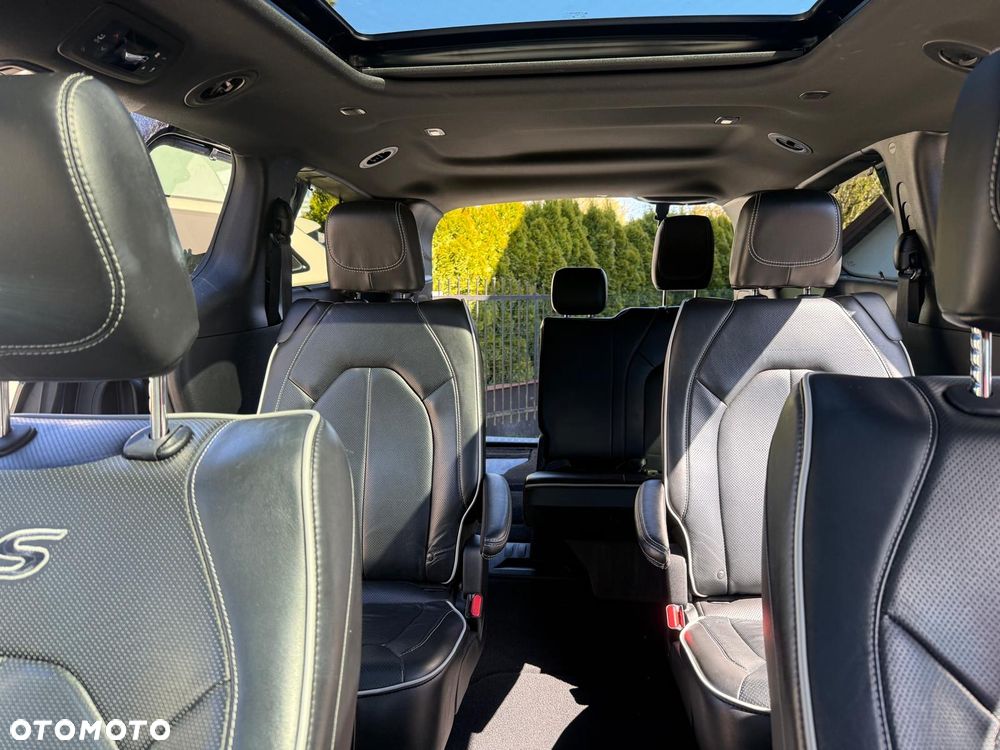 Chrysler Pacifica - 17