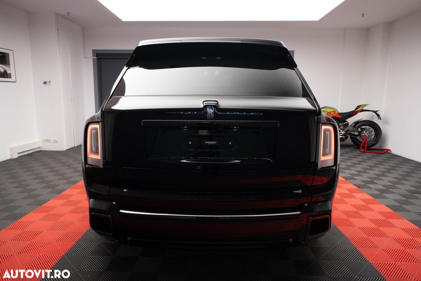 Rolls-Royce Cullinan - 6