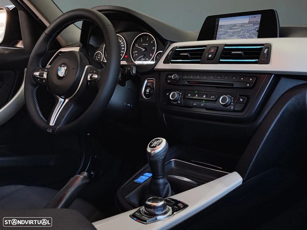 BMW 318 d DPF Touring Edition Sport - 32
