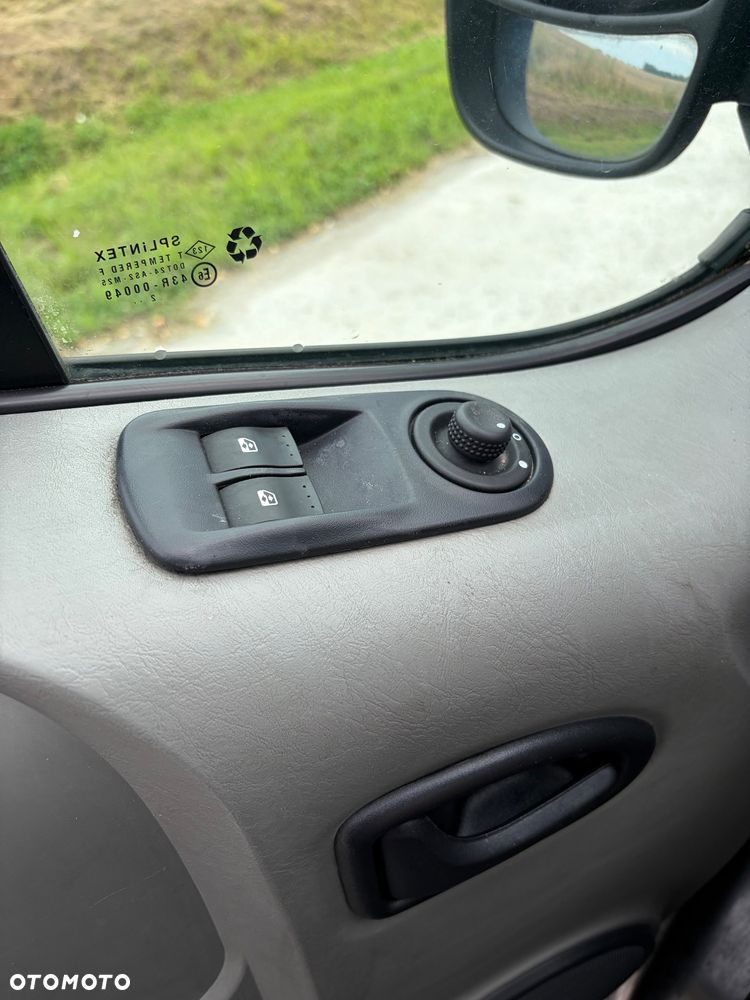 Opel Vivaro - 26